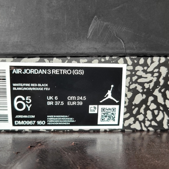 AIR JORDAN 3 RETRO (GS) - FIRE RED: 6.5 Y - Picture 5 of 11